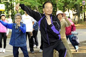 中老年人的健身活动项目《太极柔力球大赛》 